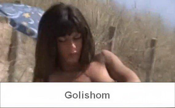 Парочка нудистов на пляже