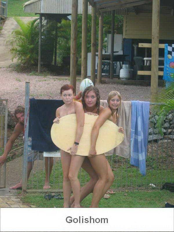 Попали под кадр нудисты