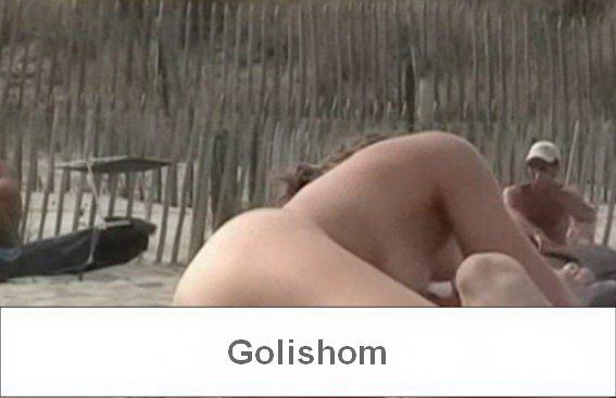 Парочка нудистов на отдыхе