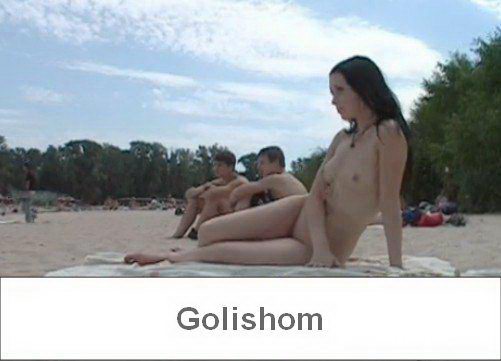 Одинокая нудистка ждет подругу