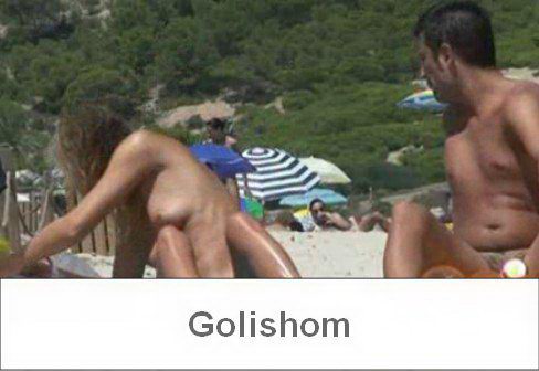 Голые нудисты, красивая парочка на пляже