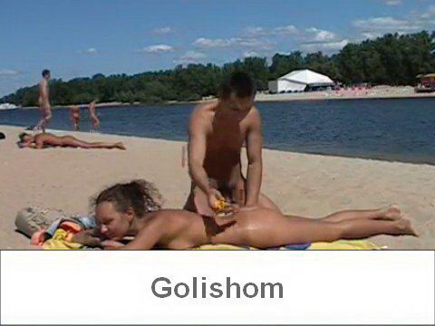 Красивая парочка нудистов на пляже