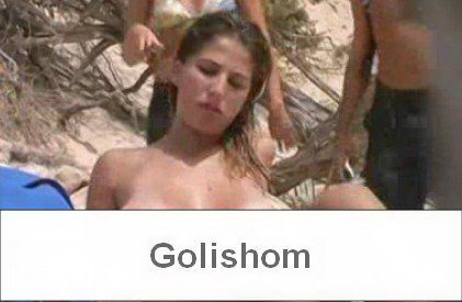 Красивая нудистка с отличным бюстом