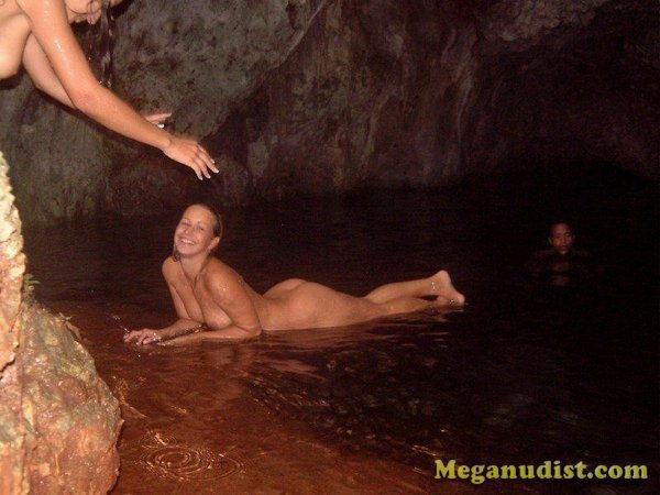 Ночная жизнь нудистов