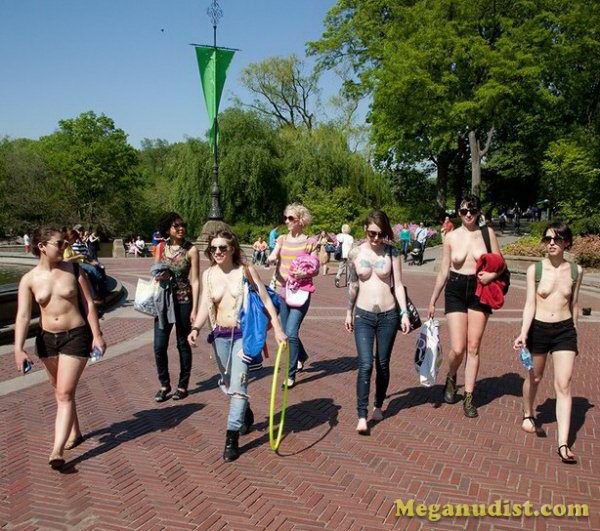 Голые женщины в Нью-Йорке