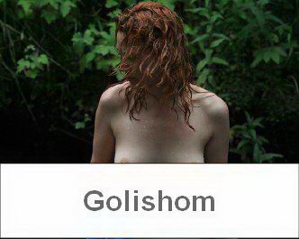 Купание нудистов на озере