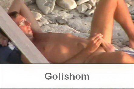 Одинокий нудист занимается рукоблудием