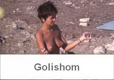 Нудистка с красивыми сиськами