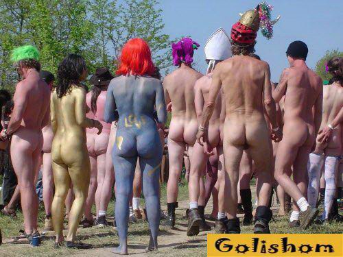 Массовый нудизм продолжается