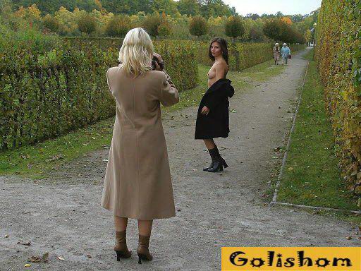 Аппетитные сучки Голышом на улице часть 3