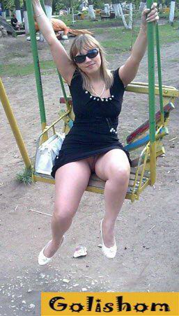 Без трусов под юбкой сексуальные фотографии