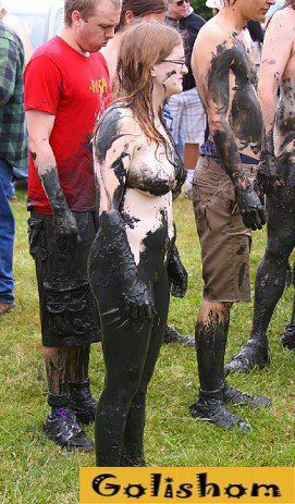 Массовые забеги нудистов по городу