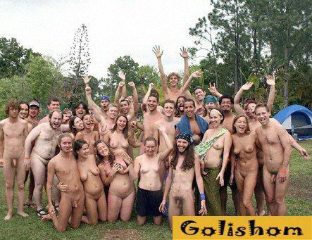 Борьба нудистов за топлес в Америке