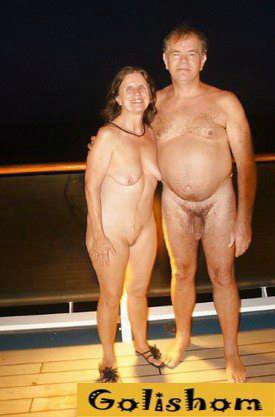 Как отдыхают семейные нудисты