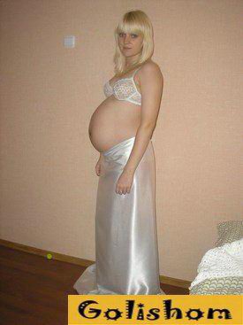 Муж снял беременную жену на камеру