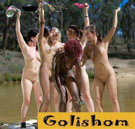 Нудистки туристки