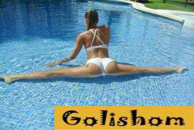 Девушки делают экстрим шпагат