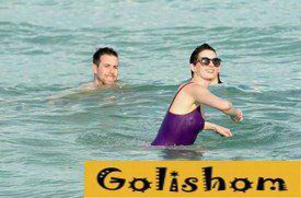 Энн Хэтэуэй бросает мячик