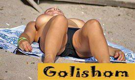 Ню на пляже