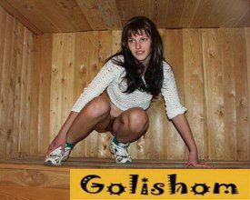 Брюнетка в бане