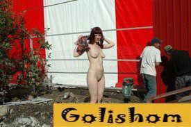 Голая девка на стройке