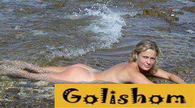 Пляж и голые красотки