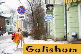 Голая зимой на улице