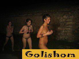 Ночные приключения молодых нудисток