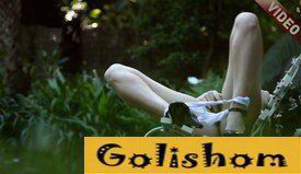 Мастурбация на лавке в парке