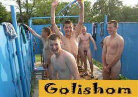 Голые солдаты в бане