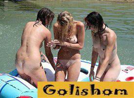 Девушки в лагере нудистов