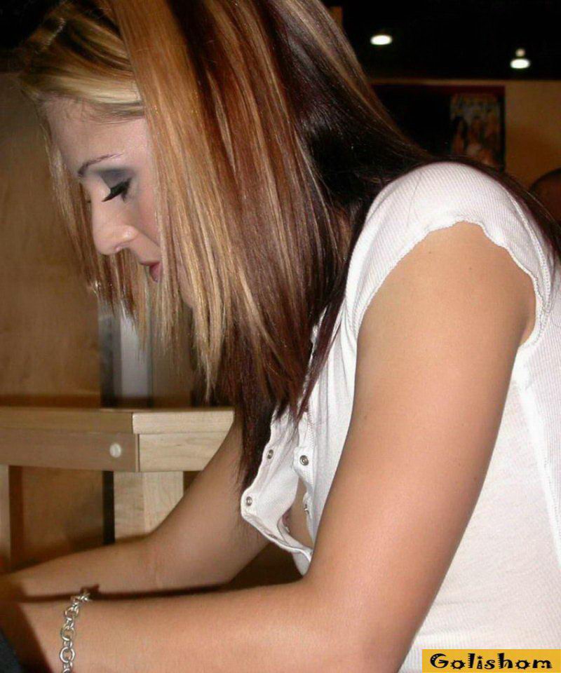 Неожиданные засветы сисек Неожиданные засветы сисек