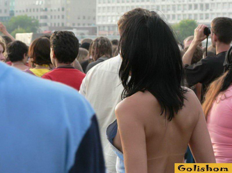 Неожиданные засветы сисек Неожиданные засветы сисек