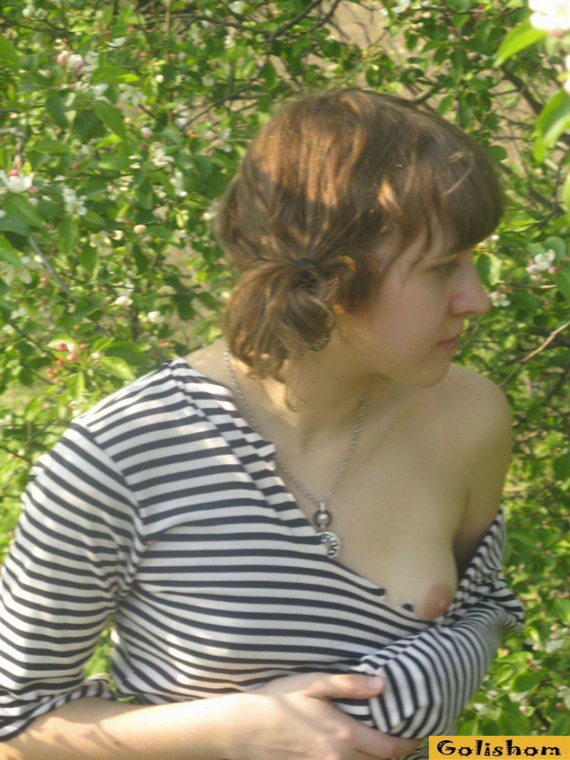 Неожиданные засветы сисек Неожиданные засветы сисек