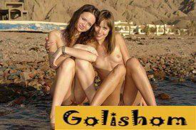 Голые девушки нудисты парами на пляже