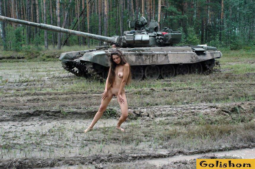 Голые красотки на улице - подборка фото Голые красотки на улице - подборка фото