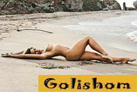 Красивая девушка загорает на пляже - Арт искусство