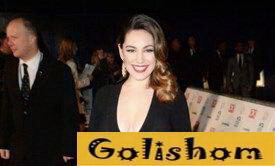 Келли Брук пришла на вечеринку в откровенном платье