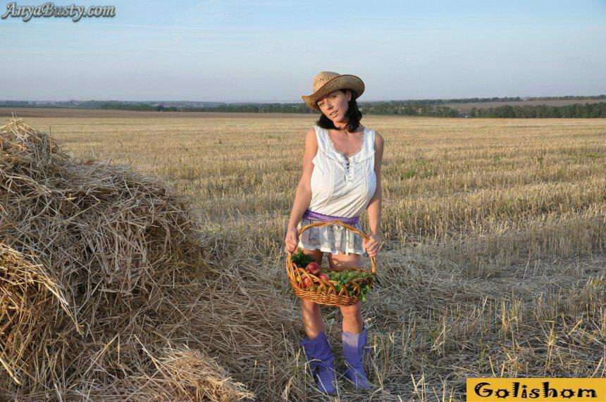 Деревенская эротика на сеновале Деревенская эротика на сеновале