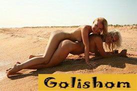 Голые девушки на море