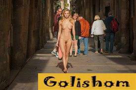 Прогулка голышом по городу с Доминикой