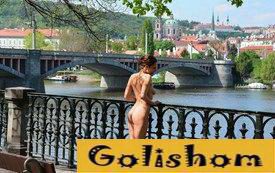 Голая Анна на улицах Венгрии