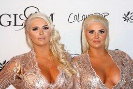 Карисса и Кристина Шеннон в откровенных платьях