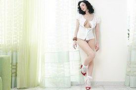 От нее исходит сексуальность