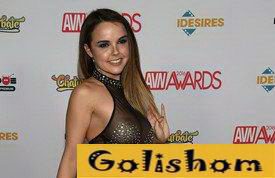 Диллион Харпер засветилась в просвечивающемся платье