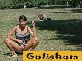 Девушки с раздвинутыми ногами без трусиков