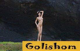 Польская нудистка Мартина на природе