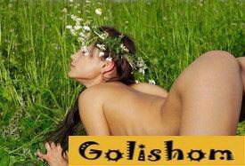 Нудистка дня - К верху попкой