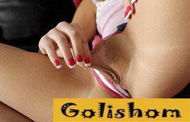 Блондинка с большими половыми губами