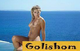 Нудистка дня - Какое море синее!